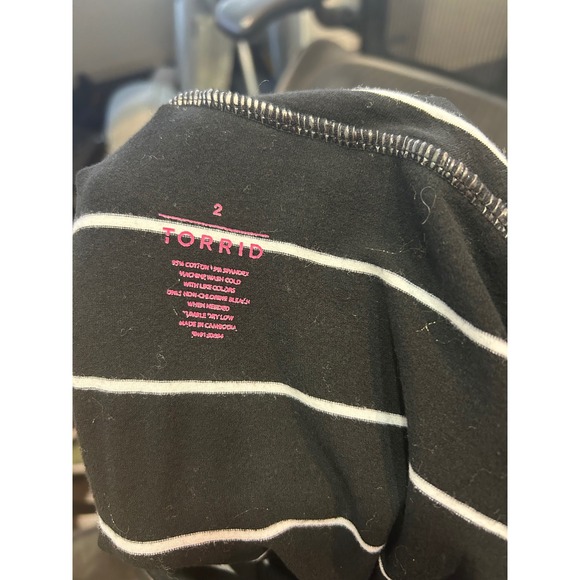 Torrid Plus Size 2 Black White Striped Knit Stretch Pencil Skirt Classic‎ - Picture 4 of 4